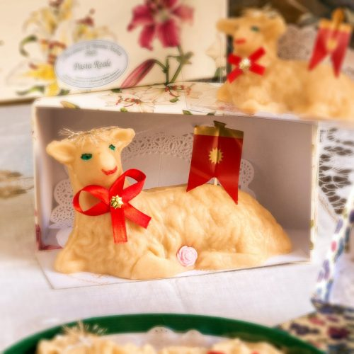 AGNELLO SEDUTO G 500  -  SCATOLA REGALO RETT.
