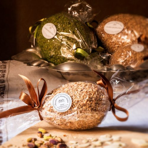 UOVO CIOCCOLATO FONDENTE RICOPERTO DI PISTACCHI G 400